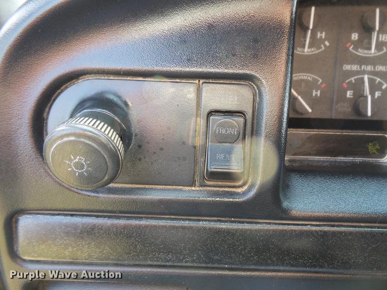 image for item FT9795 1995 Ford F350 Super Duty Crew Cab flatbed pickup truck