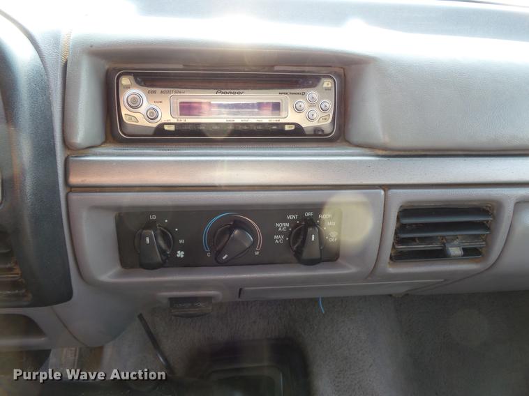 image for item FT9795 1995 Ford F350 Super Duty Crew Cab flatbed pickup truck