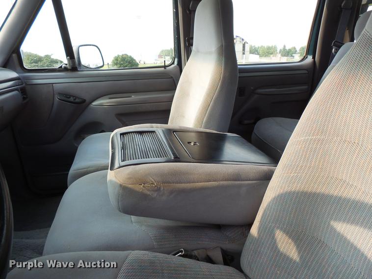 image for item FT9795 1995 Ford F350 Super Duty Crew Cab flatbed pickup truck