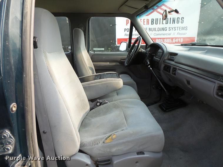 image for item FT9795 1995 Ford F350 Super Duty Crew Cab flatbed pickup truck