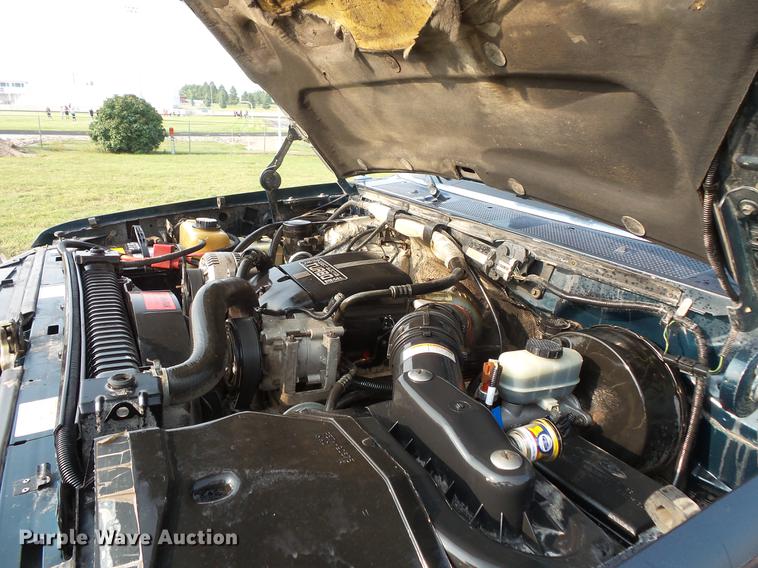 image for item FT9795 1995 Ford F350 Super Duty Crew Cab flatbed pickup truck