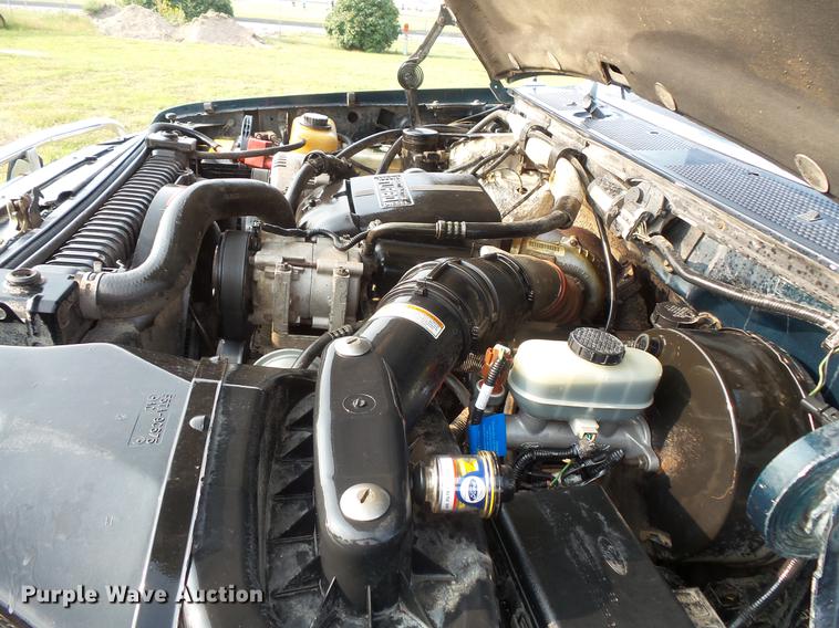 image for item FT9795 1995 Ford F350 Super Duty Crew Cab flatbed pickup truck