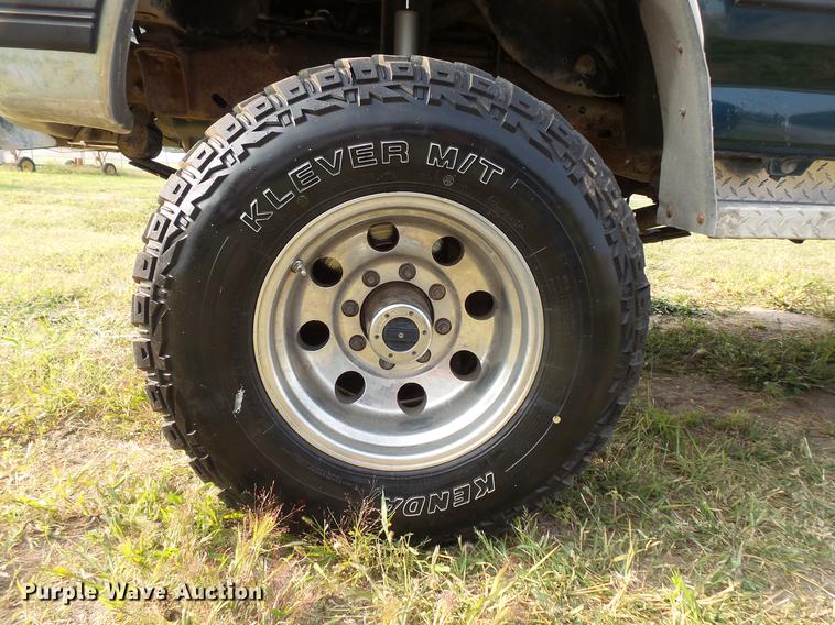 image for item FT9795 1995 Ford F350 Super Duty Crew Cab flatbed pickup truck