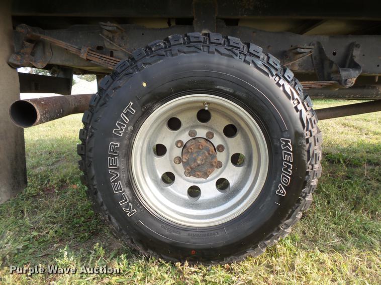 image for item FT9795 1995 Ford F350 Super Duty Crew Cab flatbed pickup truck