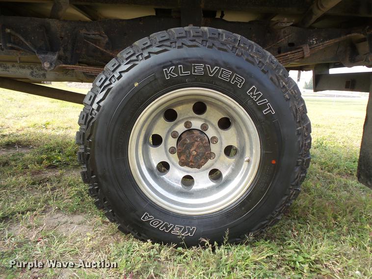 image for item FT9795 1995 Ford F350 Super Duty Crew Cab flatbed pickup truck