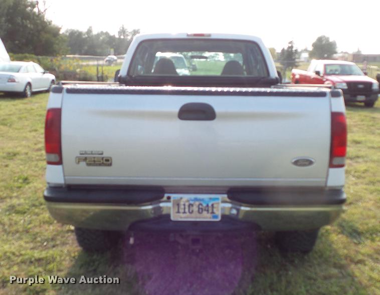 image for item FT9796 2000 Ford F350 Super Duty Crew Cab pickup truck