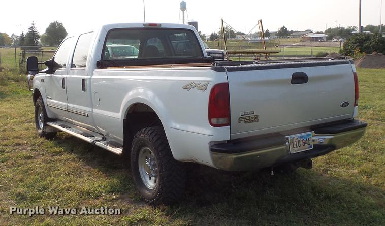 image for item FT9796 2000 Ford F350 Super Duty Crew Cab pickup truck