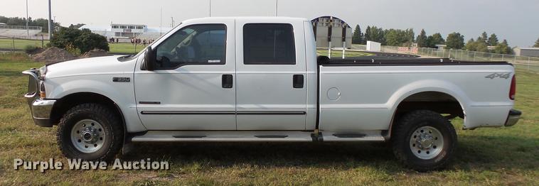 image for item FT9796 2000 Ford F350 Super Duty Crew Cab pickup truck