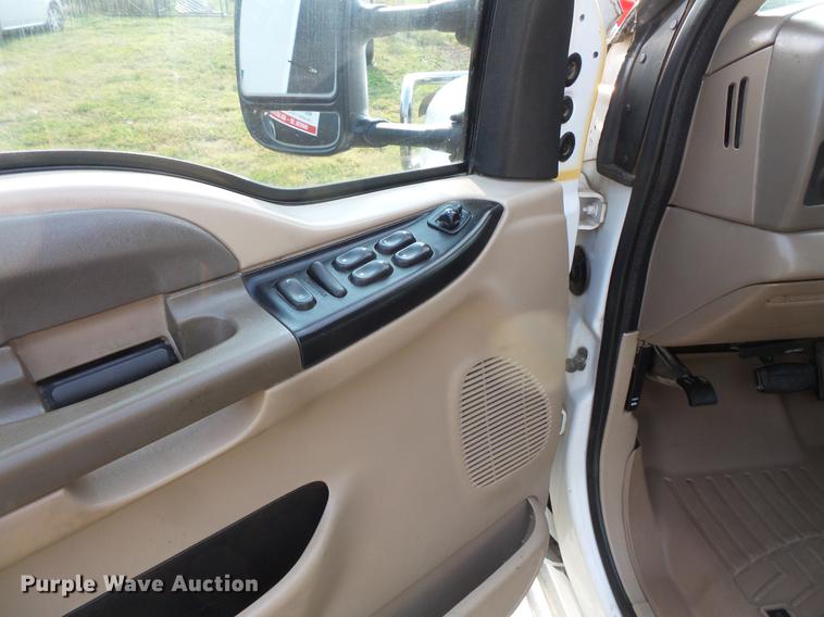 image for item FT9796 2000 Ford F350 Super Duty Crew Cab pickup truck