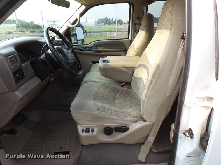 image for item FT9796 2000 Ford F350 Super Duty Crew Cab pickup truck