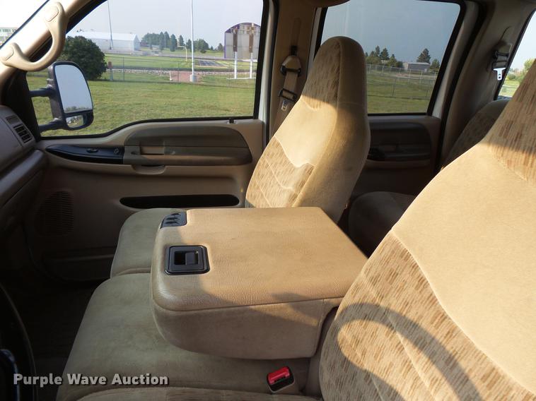 image for item FT9796 2000 Ford F350 Super Duty Crew Cab pickup truck