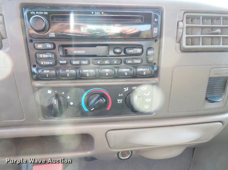 image for item FT9796 2000 Ford F350 Super Duty Crew Cab pickup truck