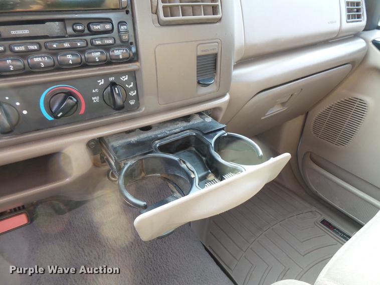 image for item FT9796 2000 Ford F350 Super Duty Crew Cab pickup truck