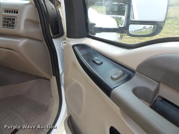 image for item FT9796 2000 Ford F350 Super Duty Crew Cab pickup truck