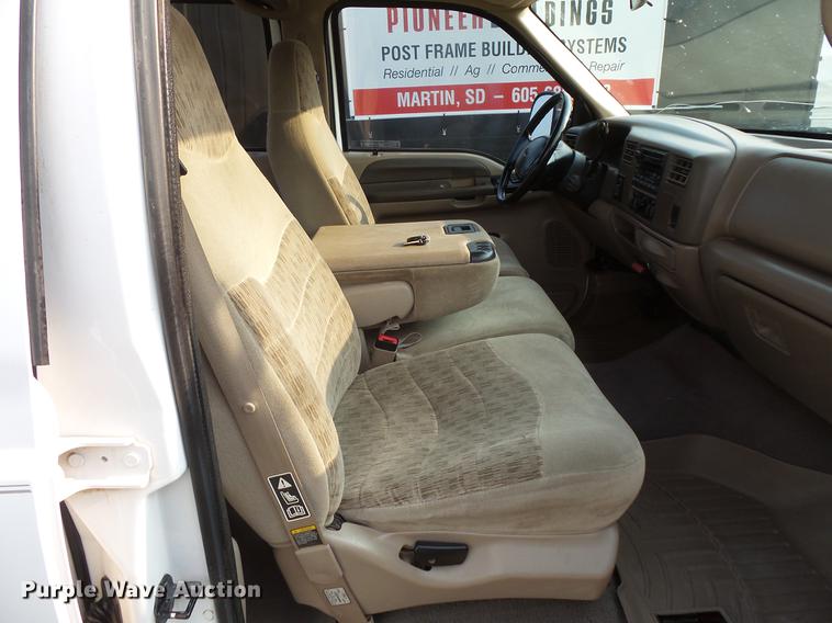 image for item FT9796 2000 Ford F350 Super Duty Crew Cab pickup truck