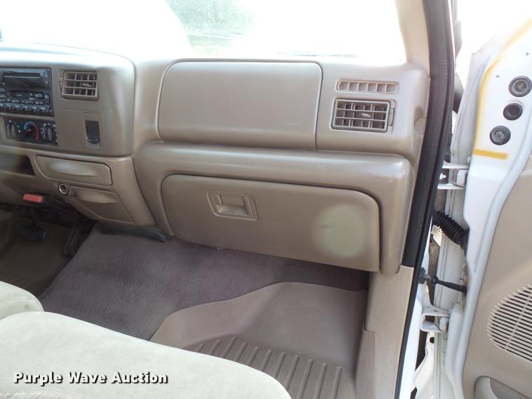 image for item FT9796 2000 Ford F350 Super Duty Crew Cab pickup truck