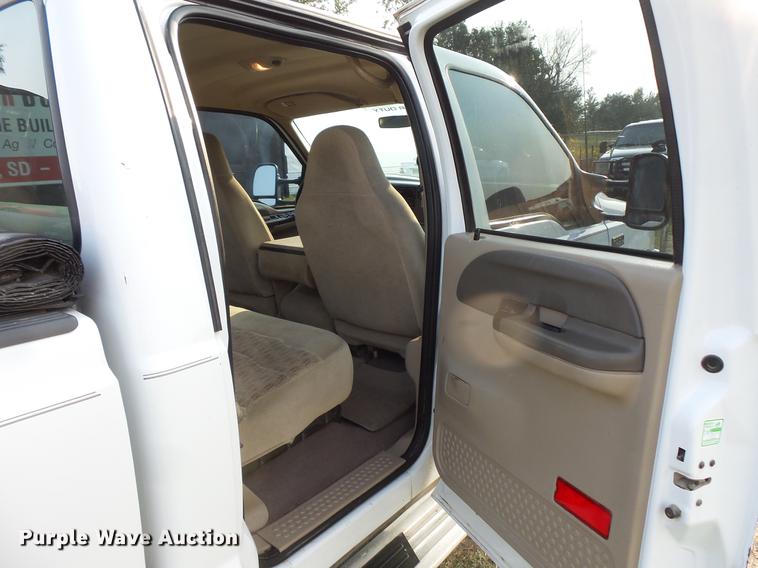 image for item FT9796 2000 Ford F350 Super Duty Crew Cab pickup truck