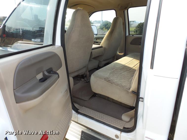 image for item FT9796 2000 Ford F350 Super Duty Crew Cab pickup truck