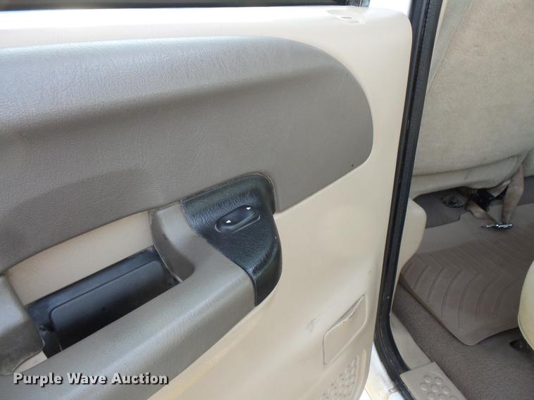 image for item FT9796 2000 Ford F350 Super Duty Crew Cab pickup truck