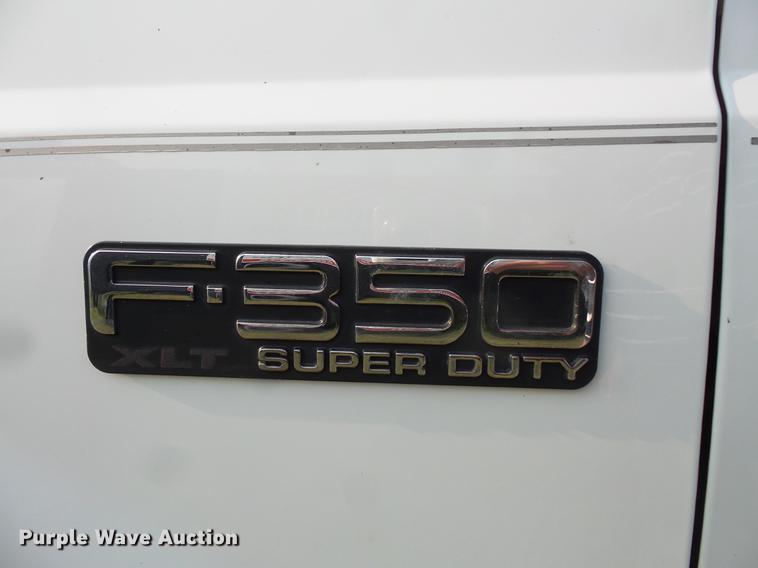 image for item FT9796 2000 Ford F350 Super Duty Crew Cab pickup truck