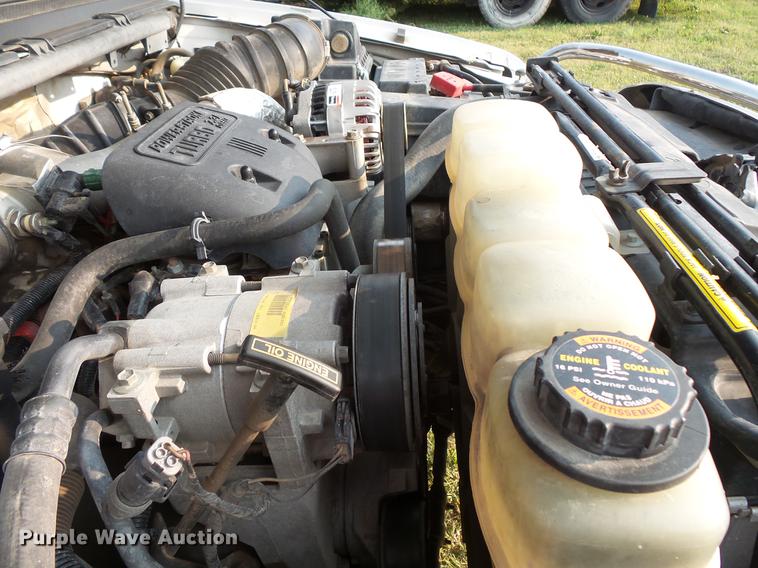 image for item FT9796 2000 Ford F350 Super Duty Crew Cab pickup truck