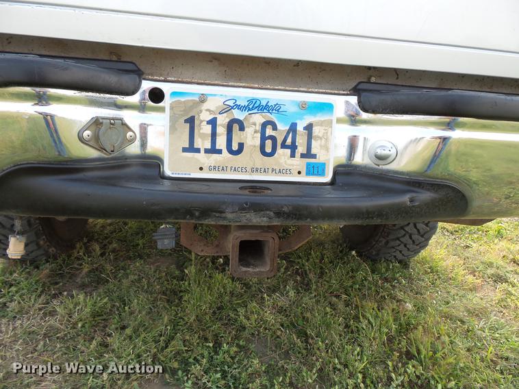 image for item FT9796 2000 Ford F350 Super Duty Crew Cab pickup truck