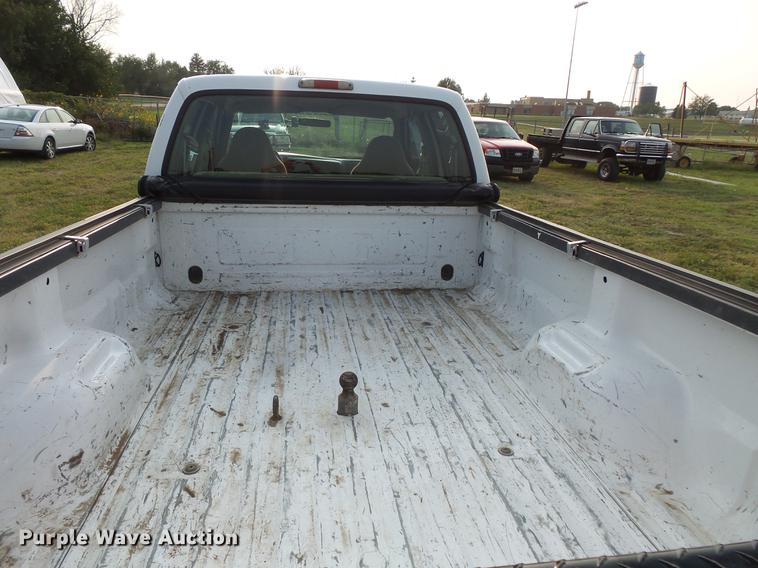 image for item FT9796 2000 Ford F350 Super Duty Crew Cab pickup truck