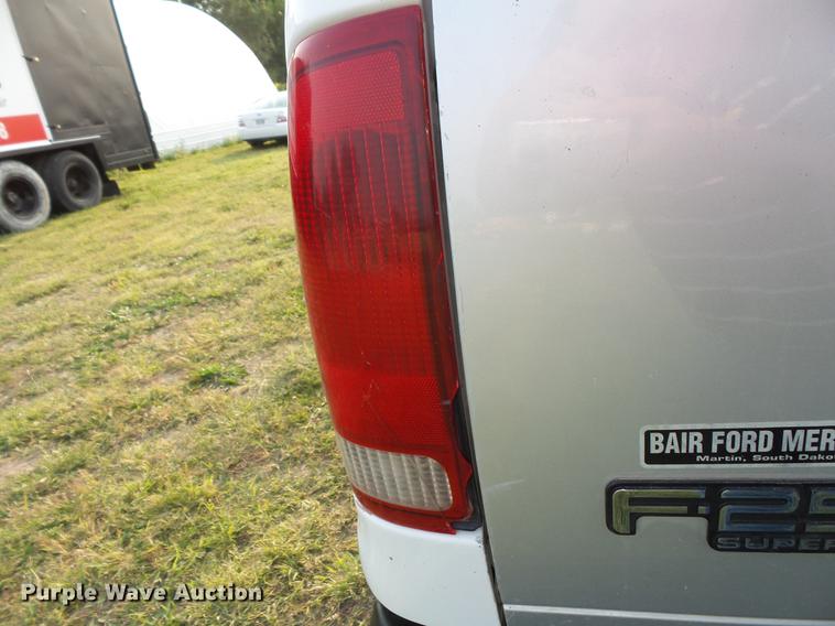 image for item FT9796 2000 Ford F350 Super Duty Crew Cab pickup truck