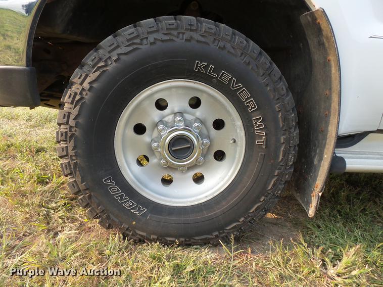 image for item FT9796 2000 Ford F350 Super Duty Crew Cab pickup truck