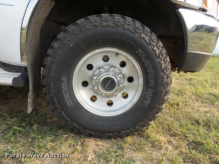 image for item FT9796 2000 Ford F350 Super Duty Crew Cab pickup truck