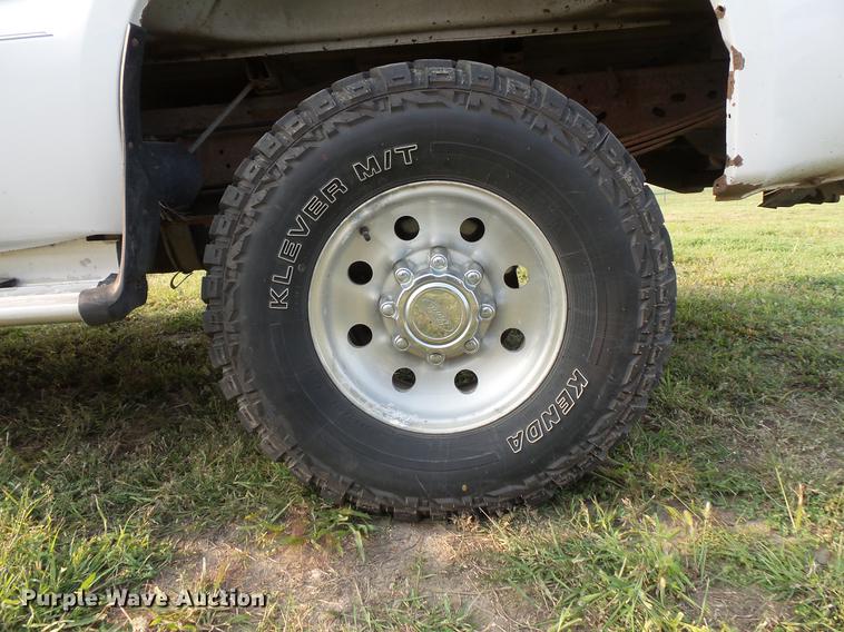 image for item FT9796 2000 Ford F350 Super Duty Crew Cab pickup truck