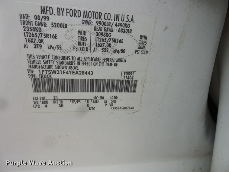 image for item FT9796 2000 Ford F350 Super Duty Crew Cab pickup truck