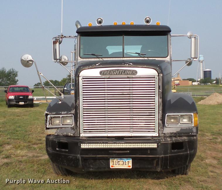 image for item FT9798 1990 Freightliner FLD120 semi truck