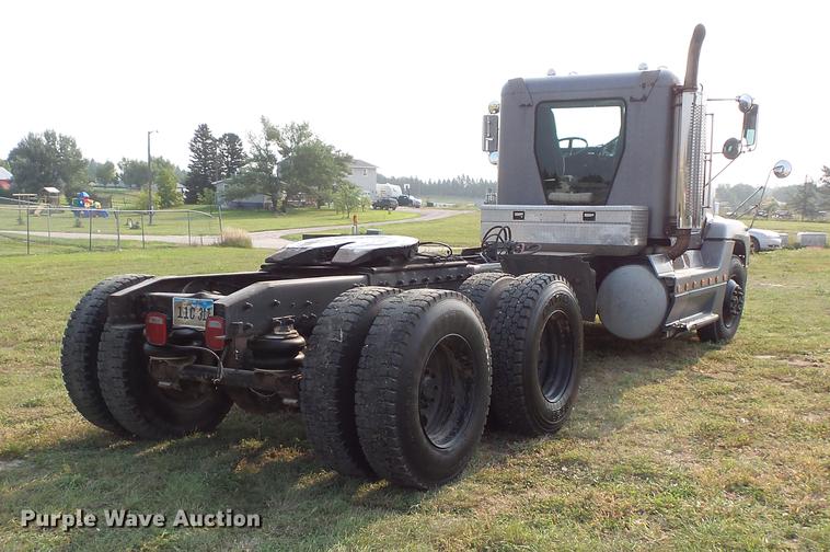 image for item FT9798 1990 Freightliner FLD120 semi truck
