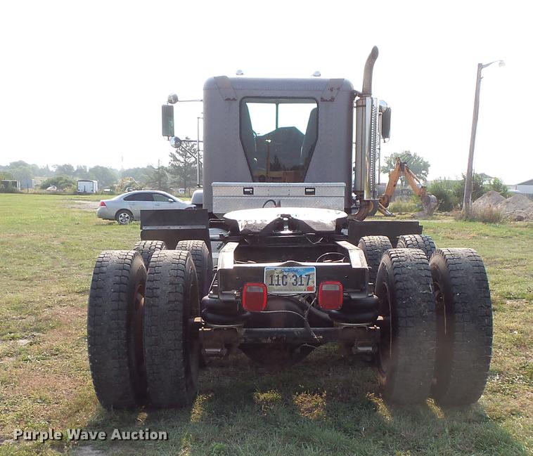 image for item FT9798 1990 Freightliner FLD120 semi truck