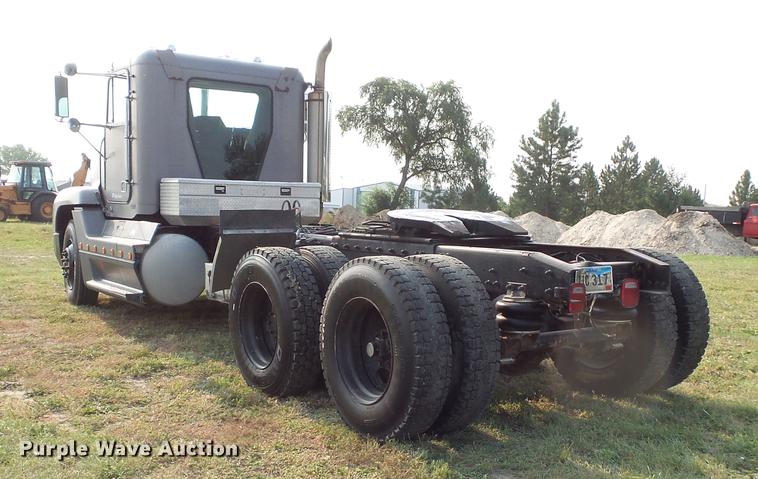 image for item FT9798 1990 Freightliner FLD120 semi truck