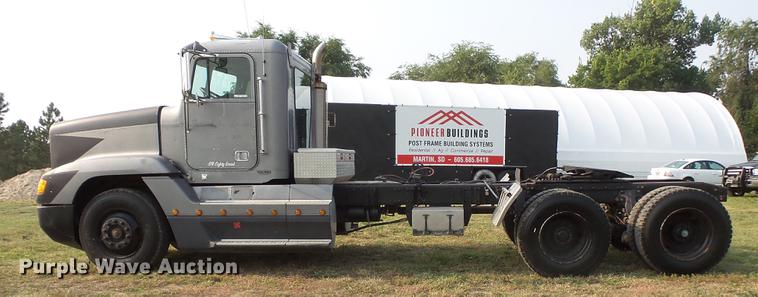 image for item FT9798 1990 Freightliner FLD120 semi truck