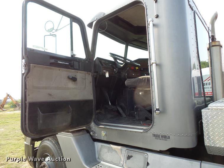 image for item FT9798 1990 Freightliner FLD120 semi truck