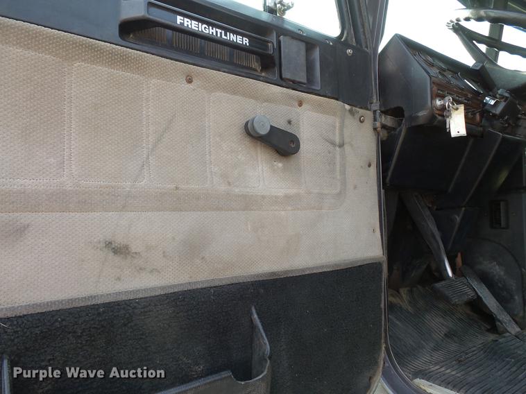 image for item FT9798 1990 Freightliner FLD120 semi truck