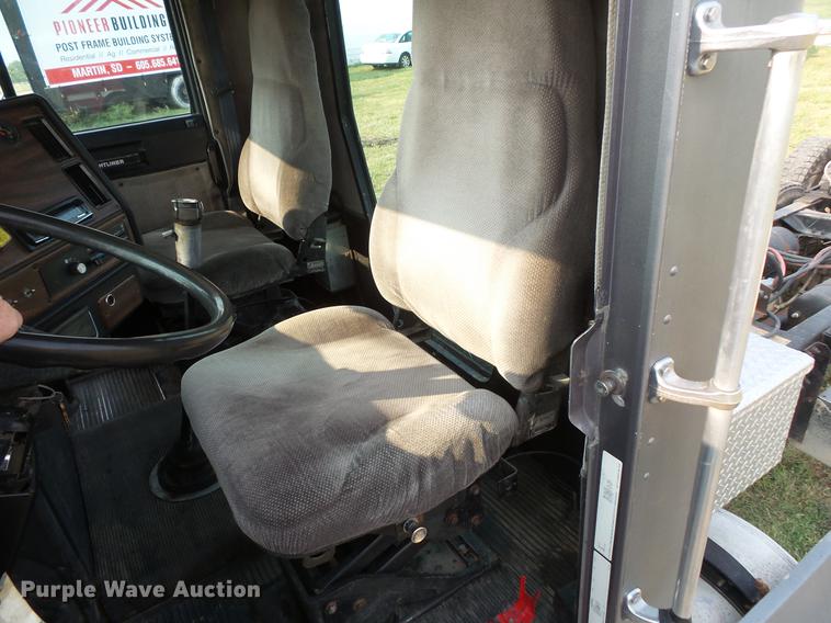 image for item FT9798 1990 Freightliner FLD120 semi truck