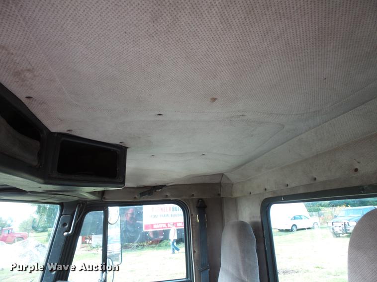 image for item FT9798 1990 Freightliner FLD120 semi truck