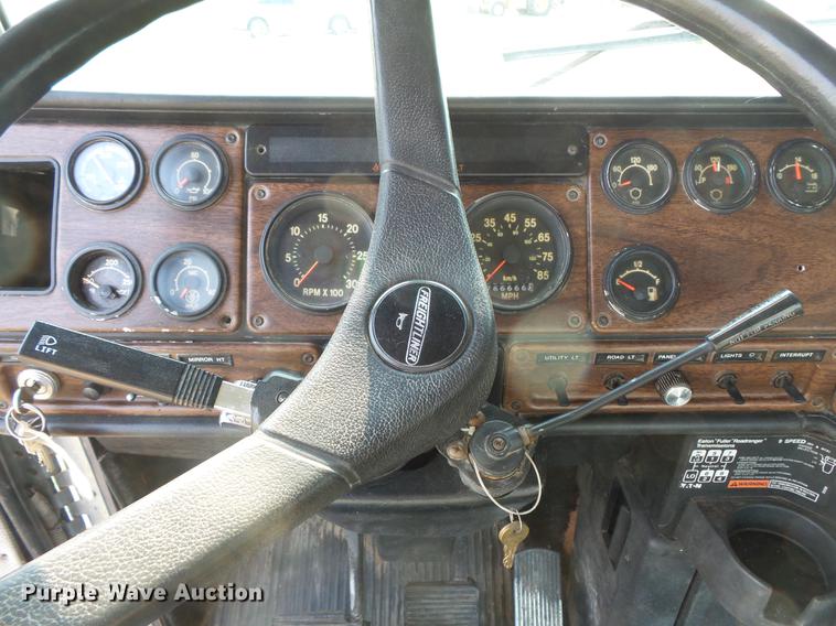 image for item FT9798 1990 Freightliner FLD120 semi truck