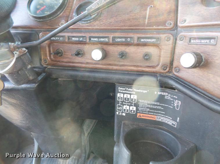 image for item FT9798 1990 Freightliner FLD120 semi truck