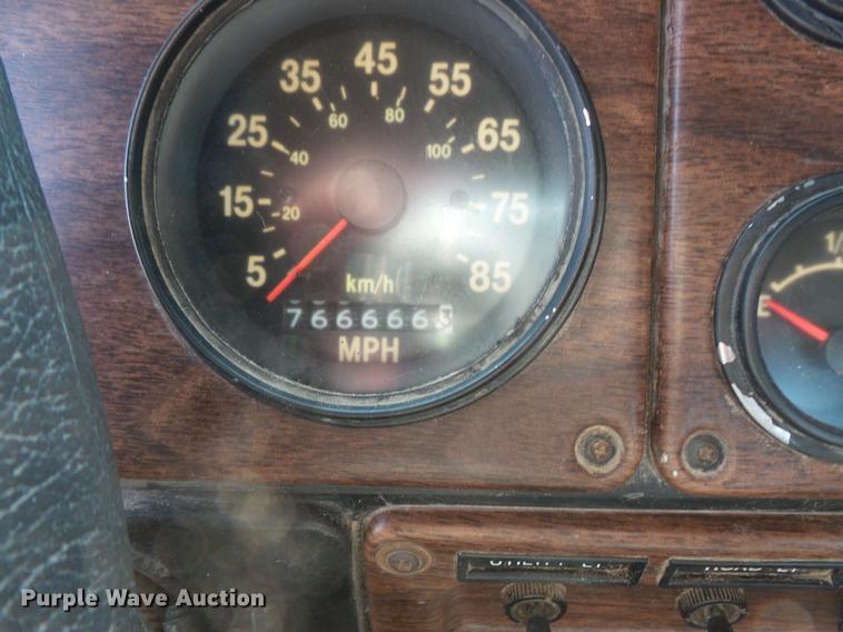 image for item FT9798 1990 Freightliner FLD120 semi truck