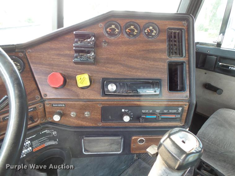 image for item FT9798 1990 Freightliner FLD120 semi truck