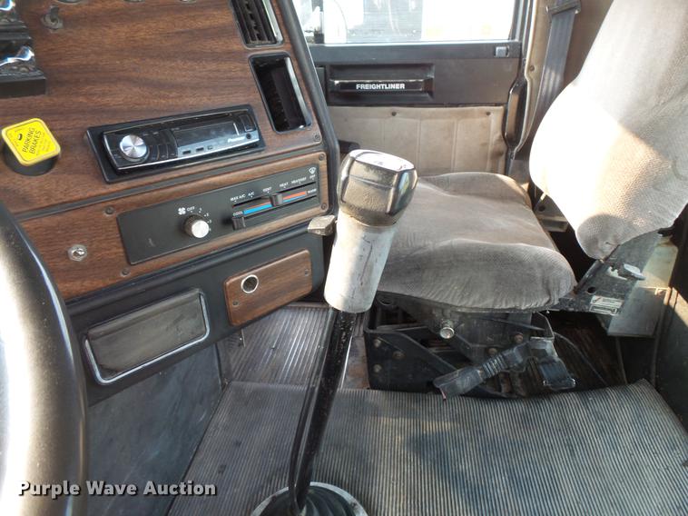 image for item FT9798 1990 Freightliner FLD120 semi truck