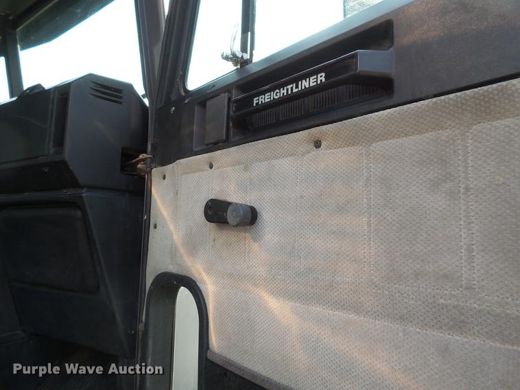 image for item FT9798 1990 Freightliner FLD120 semi truck