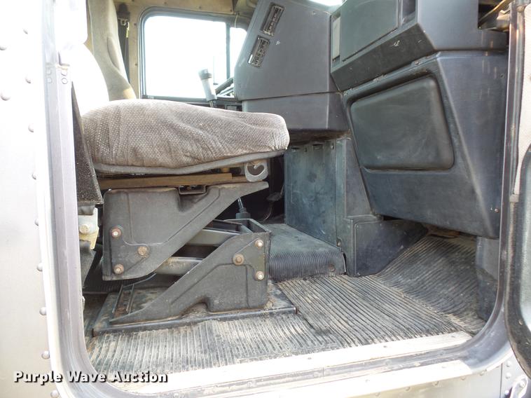 image for item FT9798 1990 Freightliner FLD120 semi truck