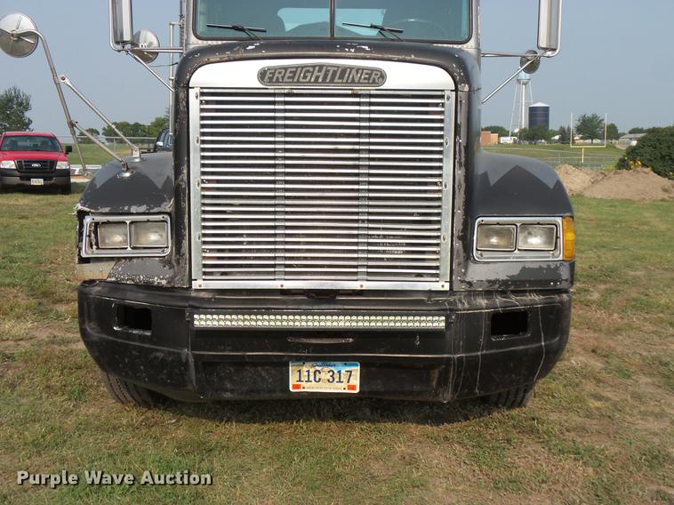 image for item FT9798 1990 Freightliner FLD120 semi truck