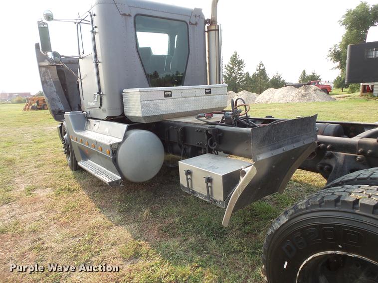 image for item FT9798 1990 Freightliner FLD120 semi truck